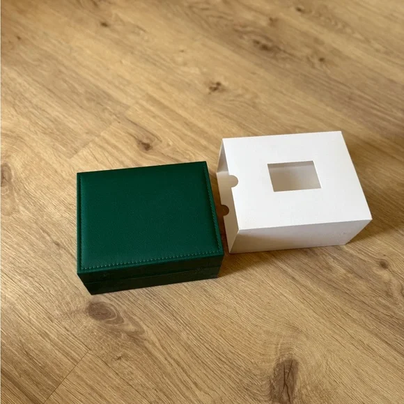 Luxury Elegant Green Watch Box with brown leather inside - Picture 5 of 5